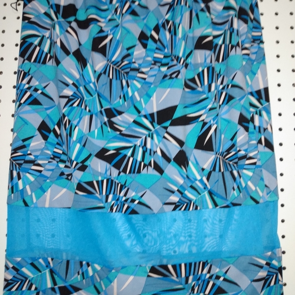 Size L MIK Geometric Print Elastic Waist Skirt with lace insert towards bottom - Picture 4 of 4
